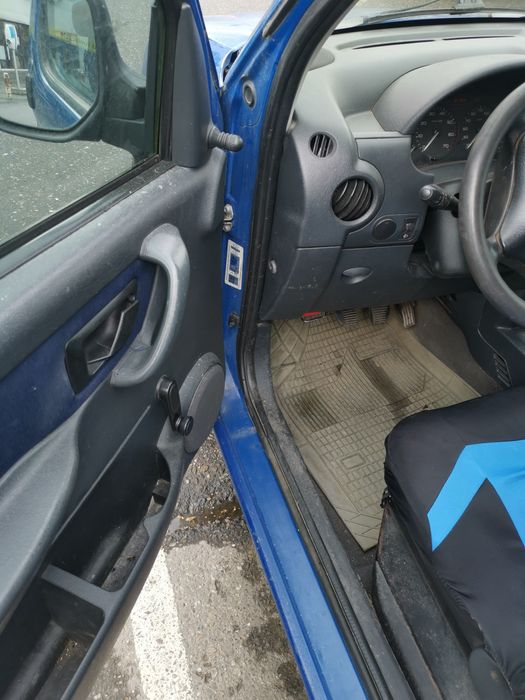 Vând pegeout partener