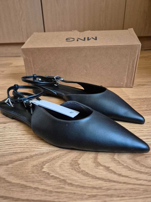 Черни обувки Mango