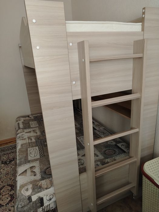 Двухъярусная кровать