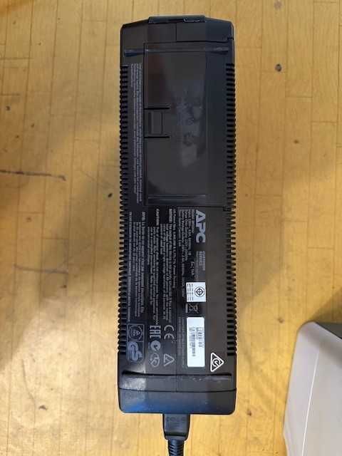 Sursa neintreruptibila ups APC BACK 550 BR550GI impecabile!