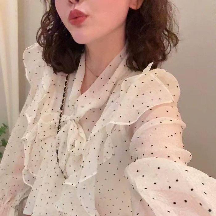 Нежные белые кофточки в горошек