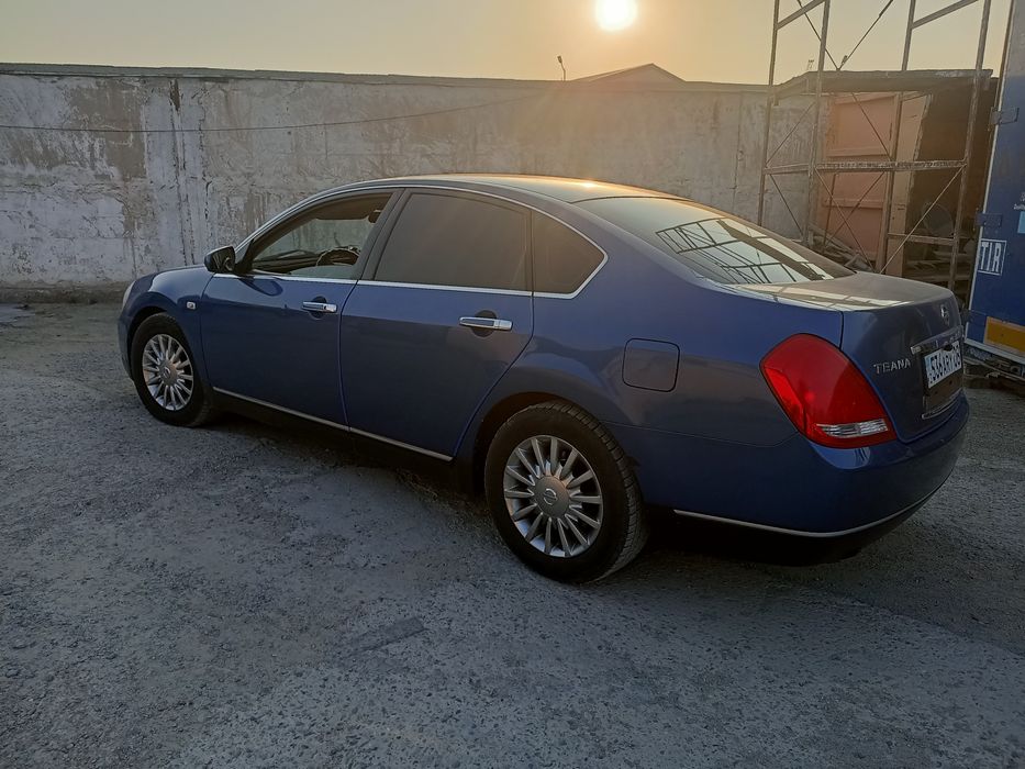 Nissan Teana J31.