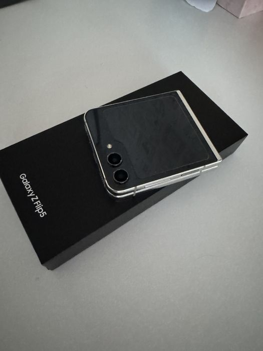 Samsung z flip 5 256GB цвят крем