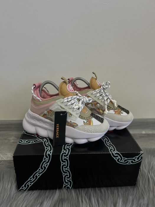 Versace chain reaction