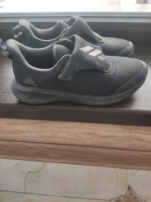 Продам кроссовки Adidas для мальчика