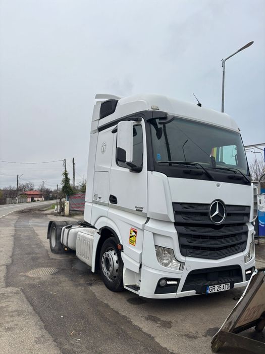 Vand cap tractor mecedes actros an 2013 camionul este mega