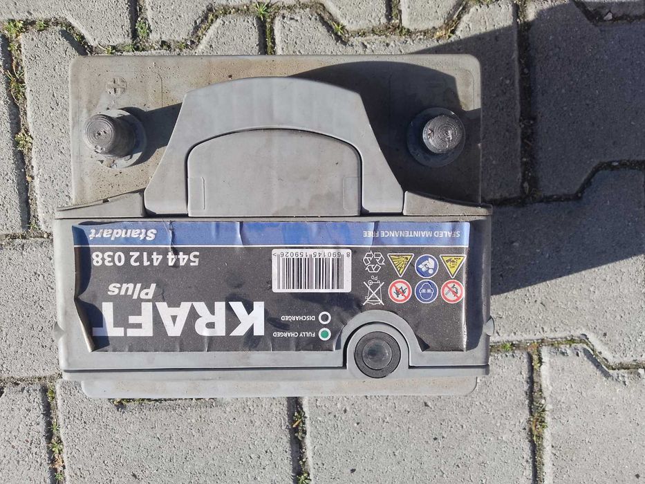 Автомобилен акумулатор