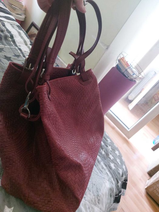 Луксозна Италианска Чанта от Естествена Кожа, червен цвят