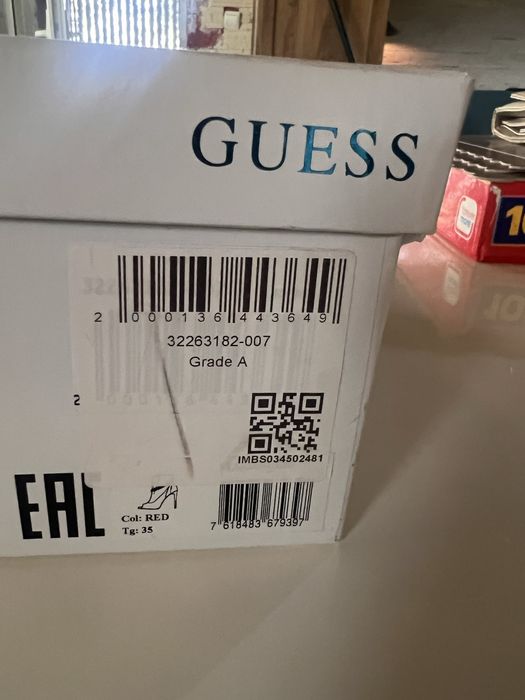 Guess ботички 35 номер