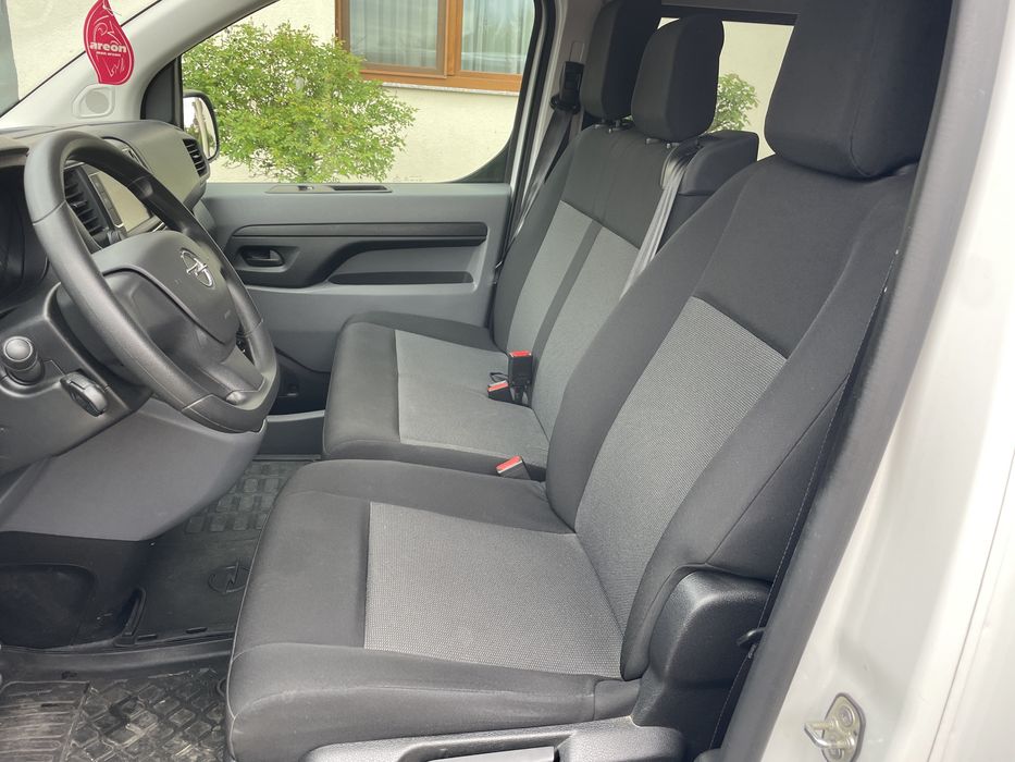 Opel Vivaro,2.0 Diesel,150 CP,8+1 l, Varianata Lunga