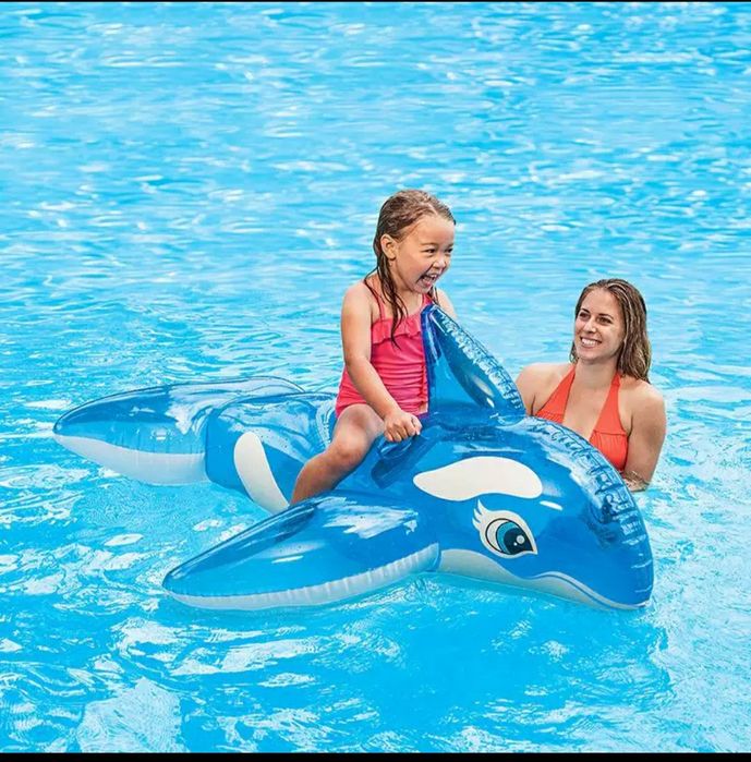 Надувной дельфин для бассейна и пляжа
