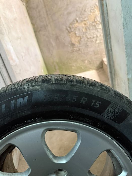 Джанти от Audi A4 със зимни гуми Michelin