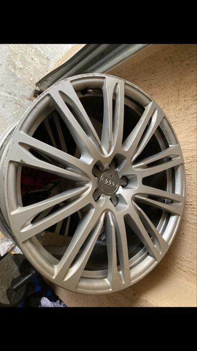 Оригинални лети джанти за Ауди А8 и S8.