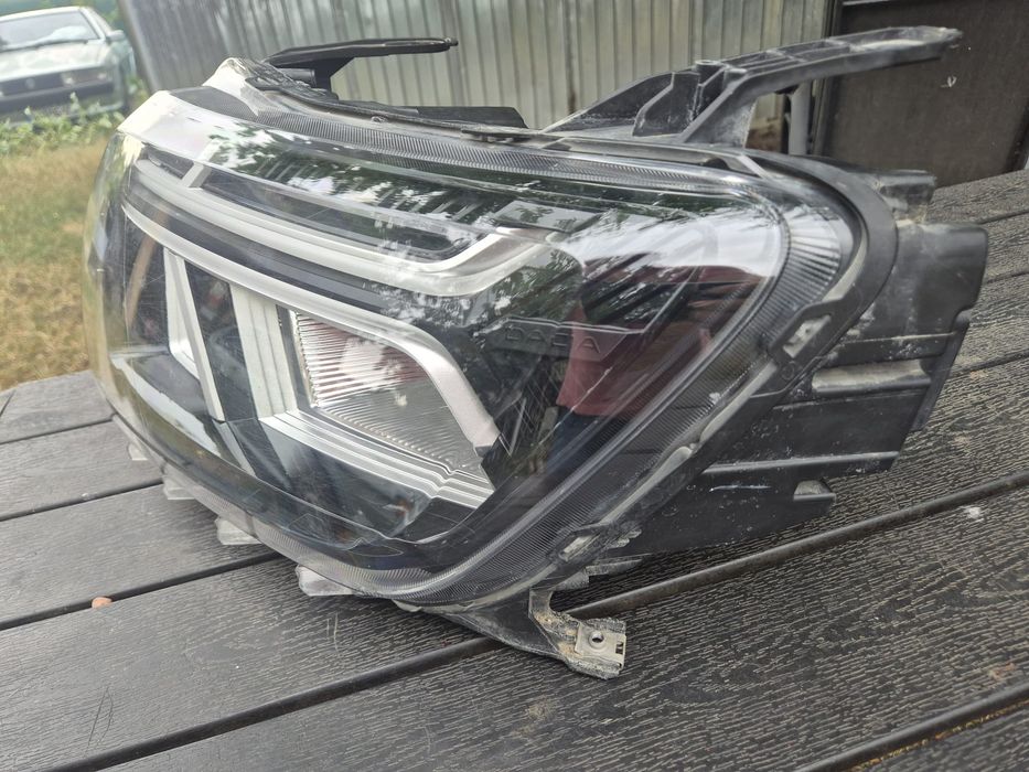 Far original Dacia Duster 2021 2024 fara defecte sau accidente ( nu merge led ul)in rest este perfect  schimbat pe casco