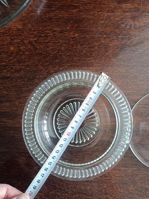 Продам маслёнку с крышкой