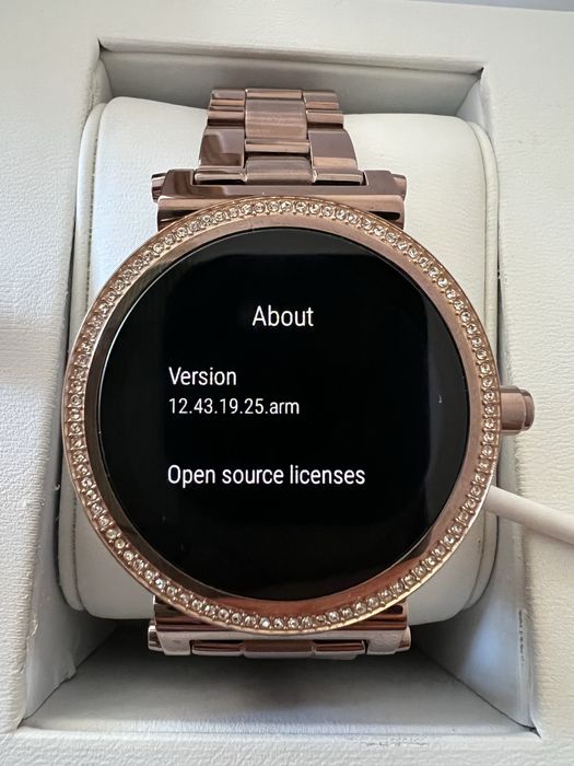 Смарт часовник Michael Kors Sofie