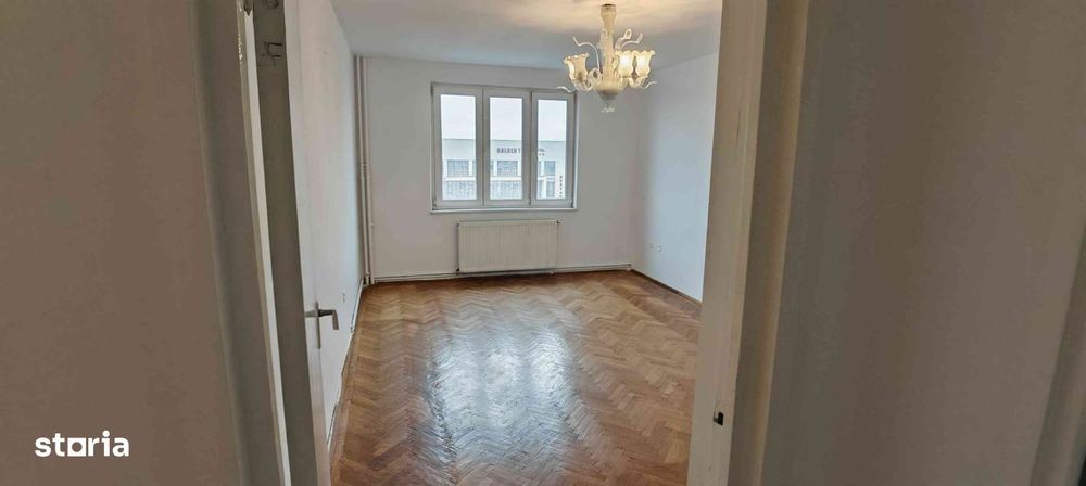 Vând apartament cu 3 camere zona Calea București - Astra