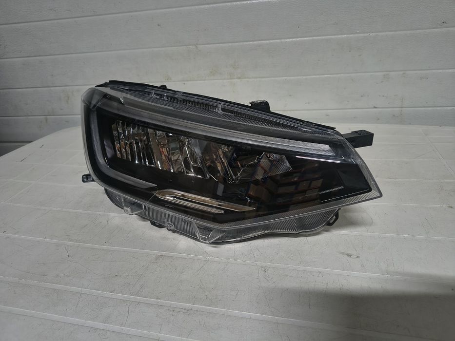 Far dreapta Volkswagen Taigo cod 2G7941006A