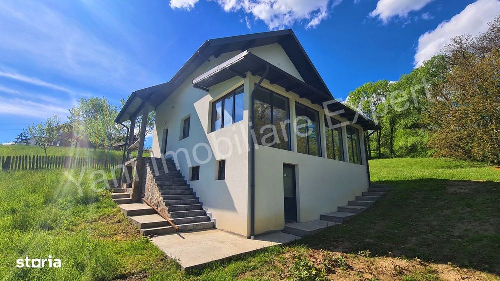 Casă de vânzare în comuna Arefu, sat Arefu, județ Argeș.