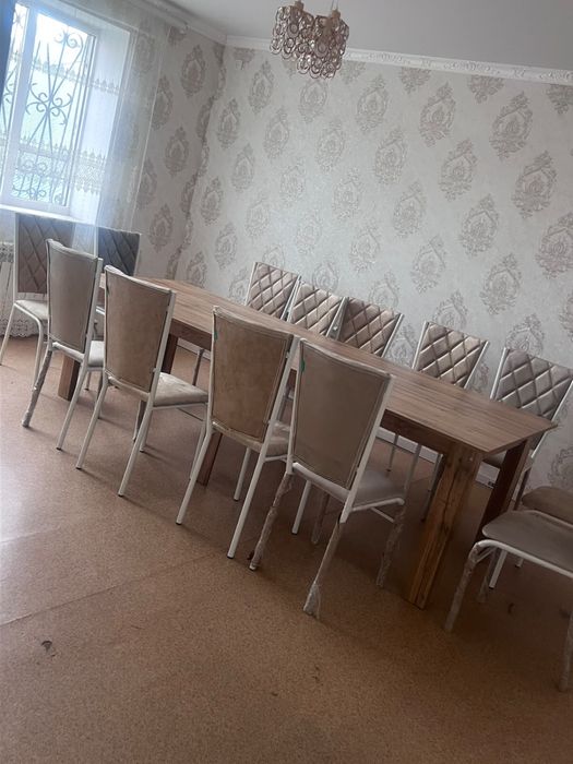 Продам стол 2700