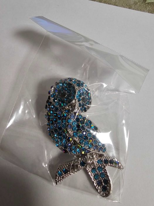 Broșe metalice cu cristale