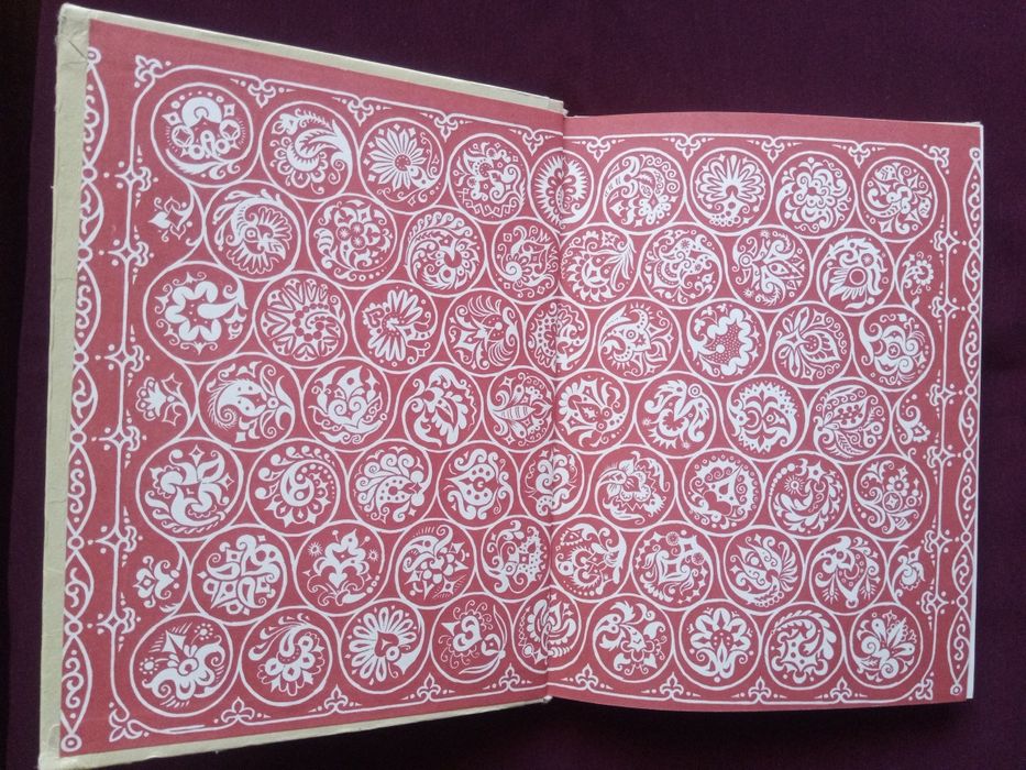 Книга с приказка в три действия на руски език