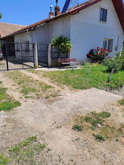 Vand casa cu gradina mare in Bethausen