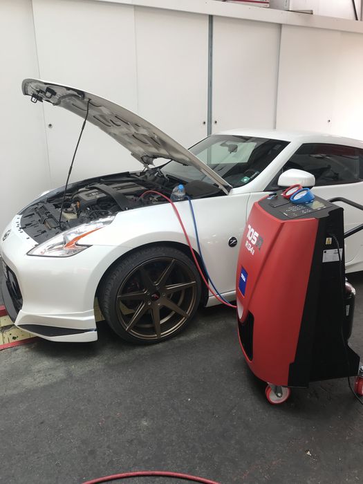 Автосервиз.Зареждане и допълване с фреон R134 и R1234 на автоклиматици