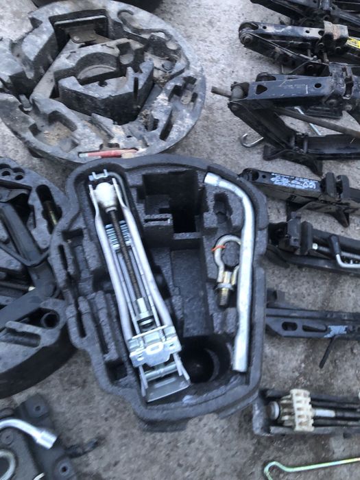 Крик, ключ, кука за автомобили