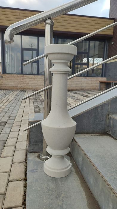 Мраморные балясины, лестница, перила