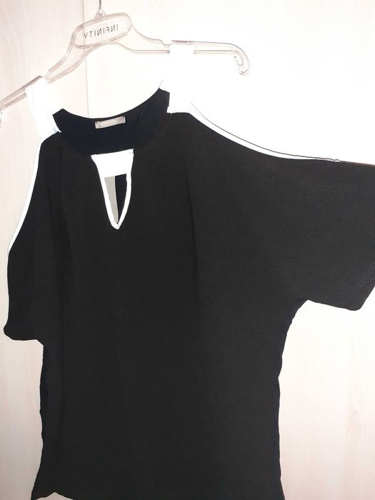 Bluza neagra cu umeri goi ,noua,masura xl,Orsay