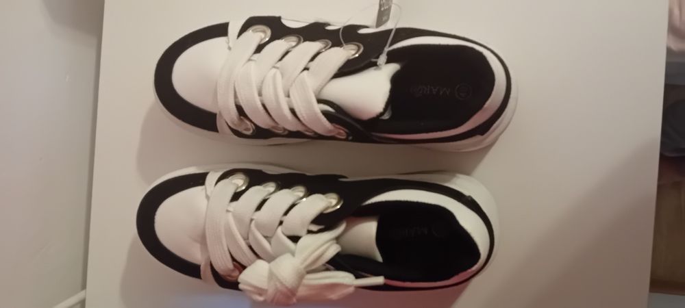 Нови дамски кецове - номер 40