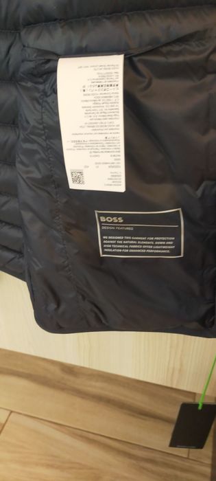 Vând vestă cu puf originală Hugo Boss