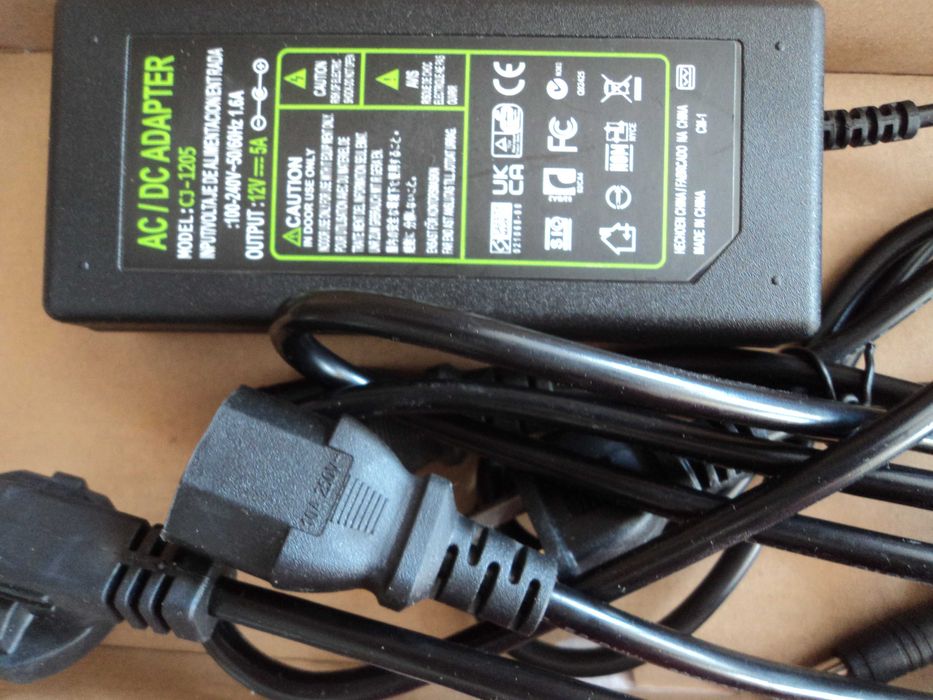 ново зарядно за лаптоп-3бр.