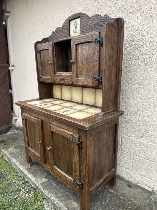 Масивен дървен кухненски шкаф от дъб