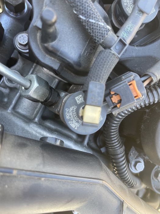 Injector peugeot citroen cod 9828959880 1.5 hdi