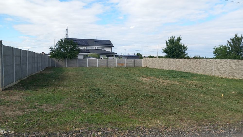 PROPRIETAR- locaţie excelenta, fs 20 ml, toate utilitaţile, gard de beton 3 laturi