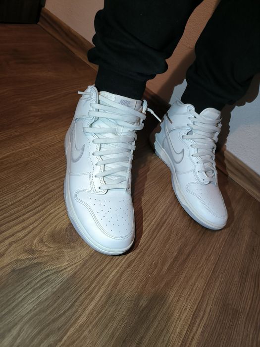 Adidași Nike Albi