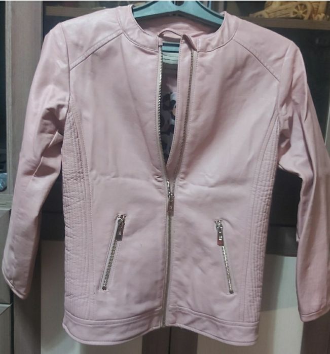 Продам  кожанку на девочку