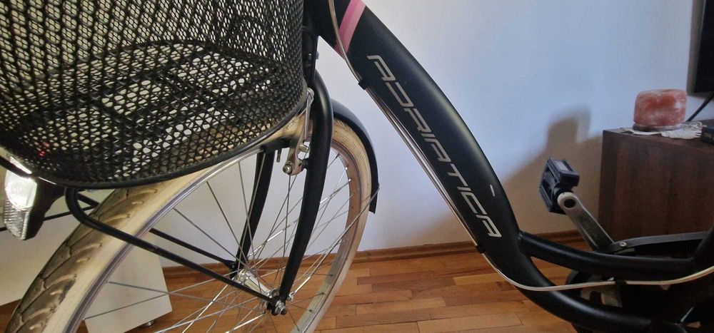 Vand Bicicleta Oras Adriatica Panda Lady - 26 Inch - echipata cu frane v-brake, 6 viteze etc.