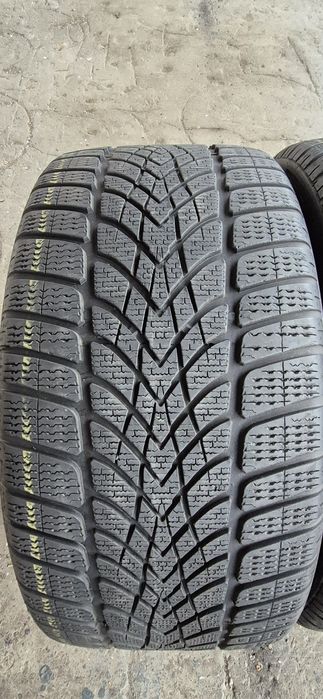 4 anvelope iarna Dunlop 285/30/21.Pretul este pe bucata.