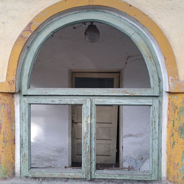 Vand tâmplărie în stare foarte bună rustic