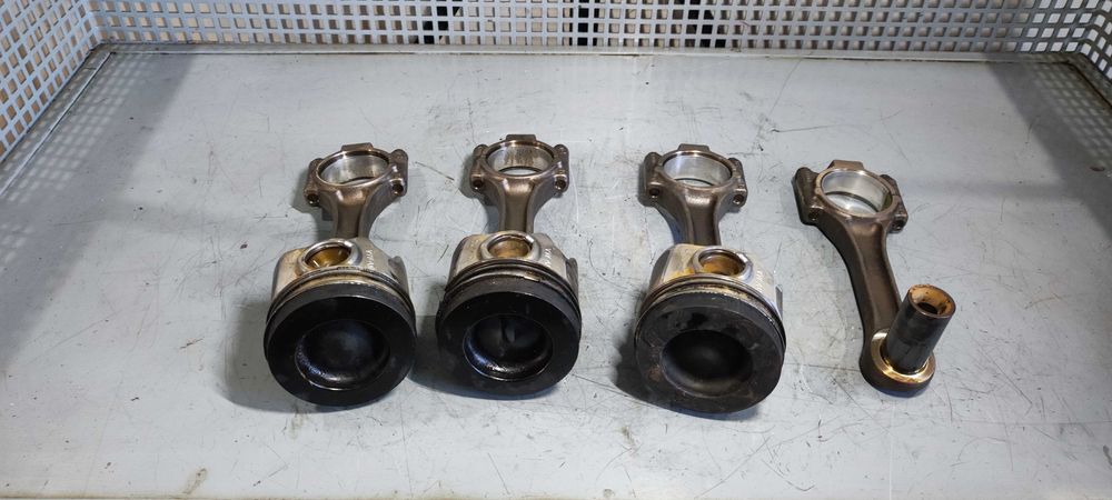 Piston volkswagen vw passat golf 1.6 tdi E6 cod motor CRK