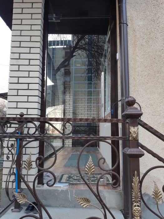 Profil oynasi bilan sotiladi