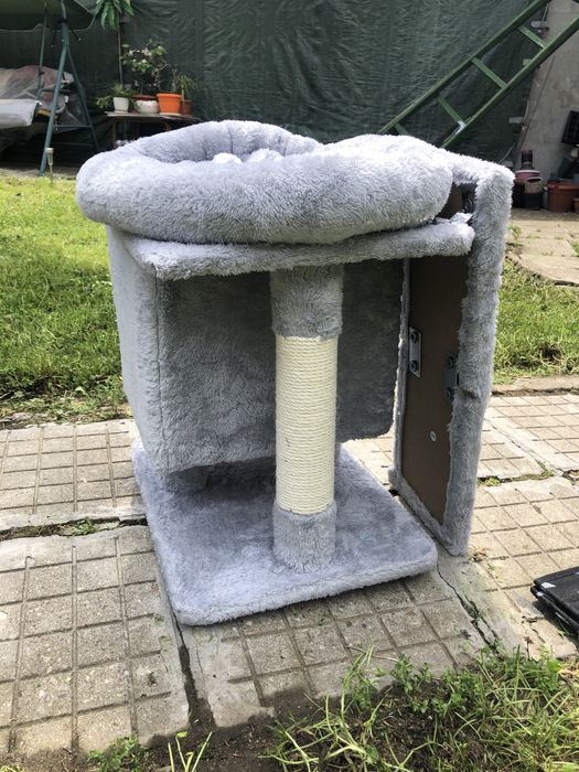 Котешка къщичка с драскалка и легло