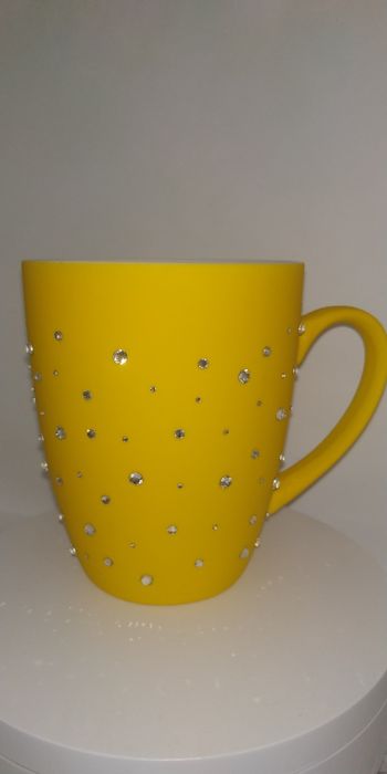 Кружка с надписью стразами "Onajon"