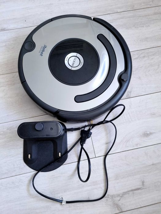 Продавам прахосмукачка-робот IROBOT ROOMBA 616