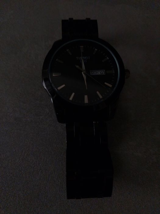 Наручные часы tissot 
Успейте купить очень дёшево 
 кто купит в течени