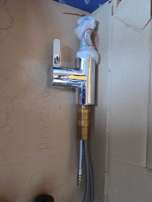 Кухненски смесител Grohe с изтеглящ се душ и ламинарна струя