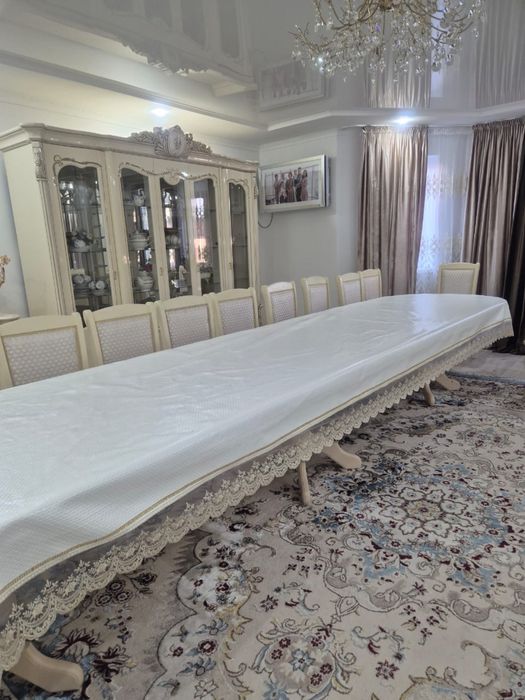 Стол со стульями